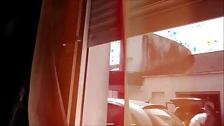 Je me masturbe en matant secr&egrave;tement mon voisin